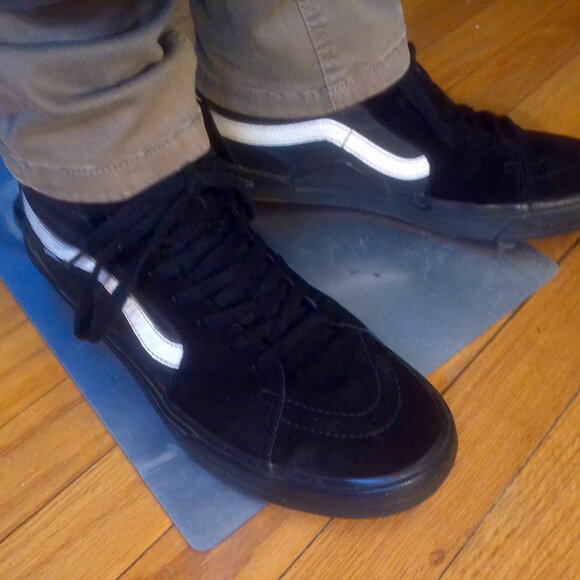 Champion Sweater, Size Medium, Black - Picture 9 of 16